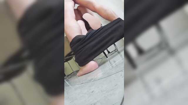 Лучший друг мужа знатно ебет мою анальную дырочку