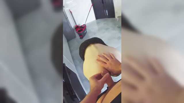 Лучший друг мужа знатно ебет мою анальную дырочку