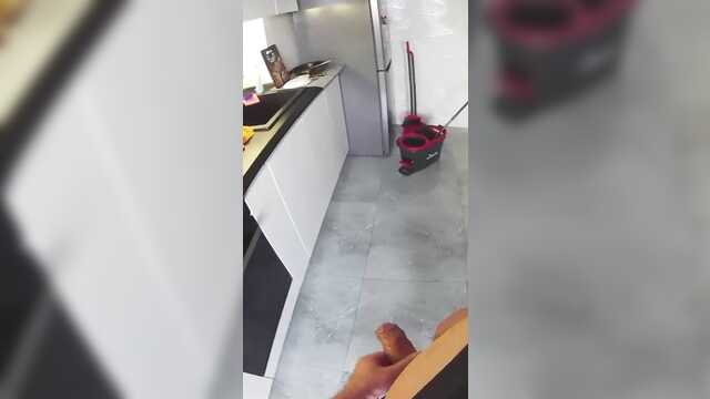 Лучший друг мужа знатно ебет мою анальную дырочку