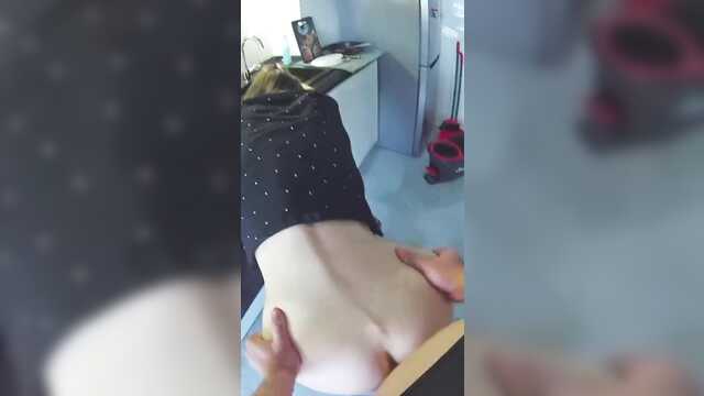 Лучший друг мужа знатно ебет мою анальную дырочку