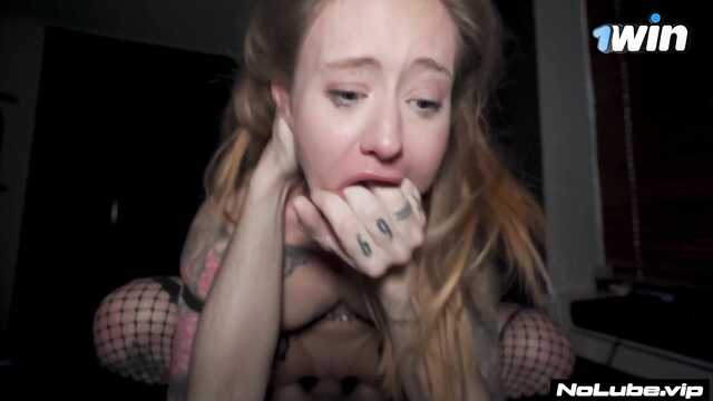 Грубо поимел уличную телку и закапал глаза спермой