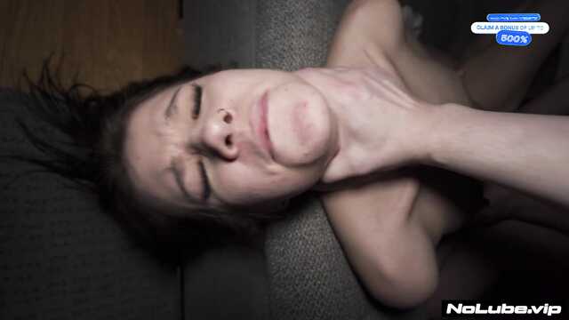 Своим большим членом я выебал милую худышку