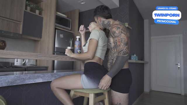 Даже и не думал, что сестра такая горячая в сексе