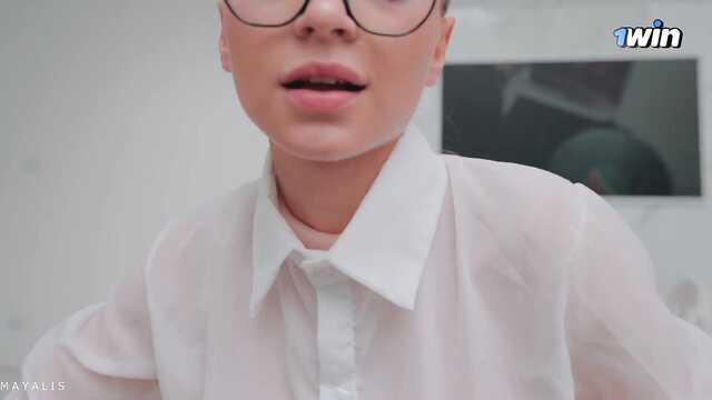 Парень зашёл в гости к соседке и трахнул в киску