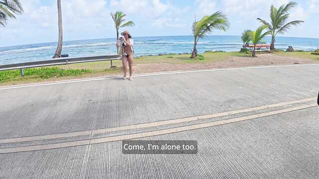 Снимаю на пляже грудастую латинку и ебу в номере