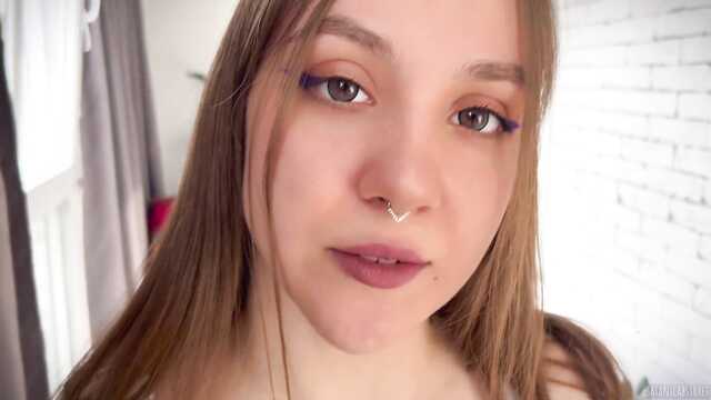 Хватит играть, дать мне пососать и кончи на груди