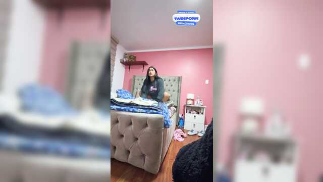 Мои родители уехали, приезжай и трахай мою письку