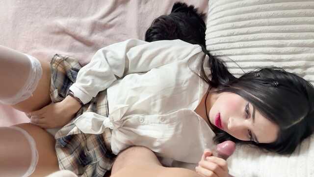 Студентка в юбке подставила письку после минета