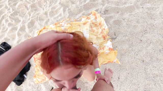 Милый незнакомец трахает меня на городском пляже