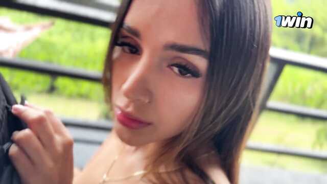 Приятель ведет меня в хижину и трахает, как хочет