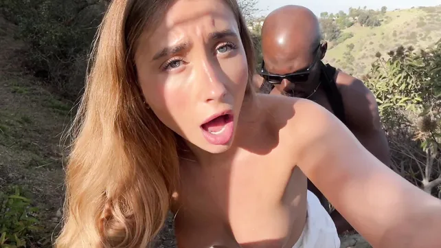 Загорелая женушка изменяет с негром на природе