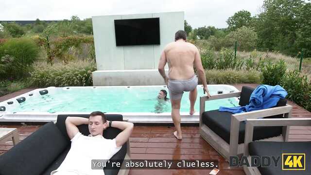 Любимый папа выебал меня намного лучше чем друг