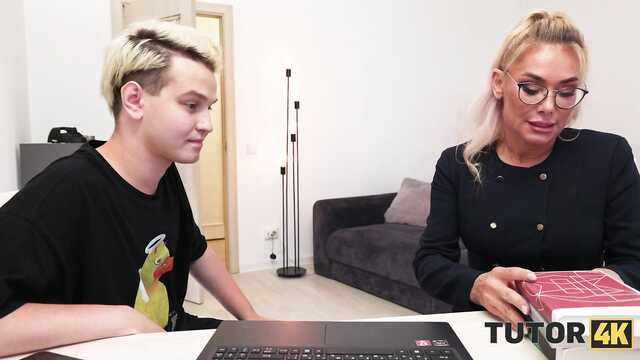 Секс с репетитором - мечта многих молодых парней