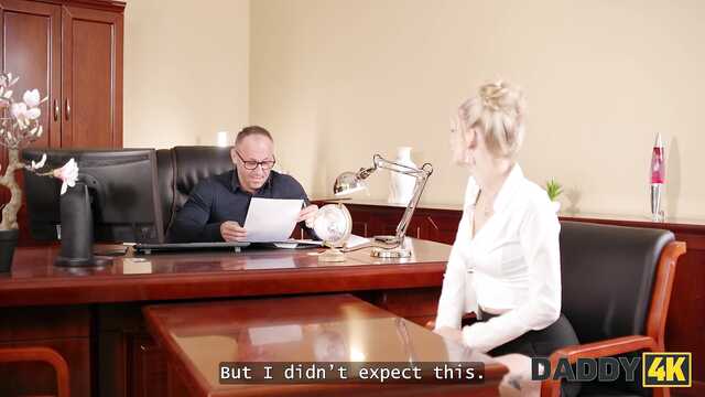 Прямо в кабинете босс засадил в горячую секретаршу