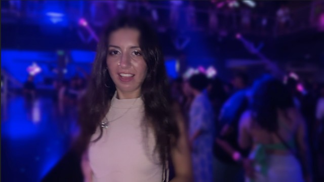 Впервые занимаюсь сексом в туалете ночного клуба