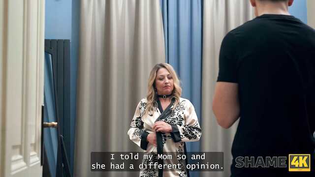 Одинокая толстая учительница ублажает студента