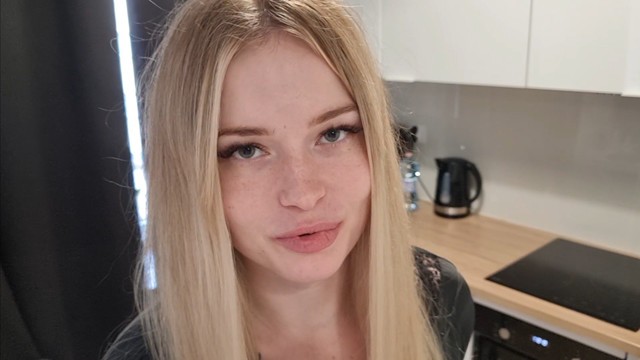 Доставщик пиццы ебет красотку, у которой нет денег