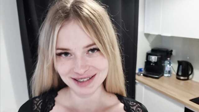 Доставщик пиццы ебет красотку, у которой нет денег