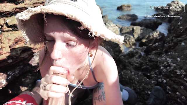 Отдых с сестрой на пляже закончился сочным минетом