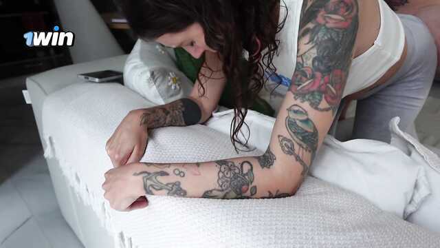 Секс нарезка, где грубо трахают тугую задницу