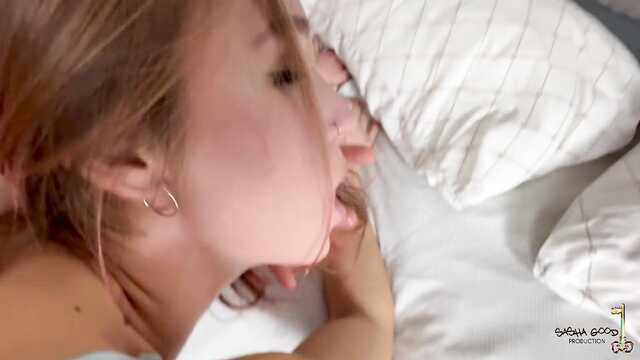 Старший брат ставит меня раком и проникает в писю