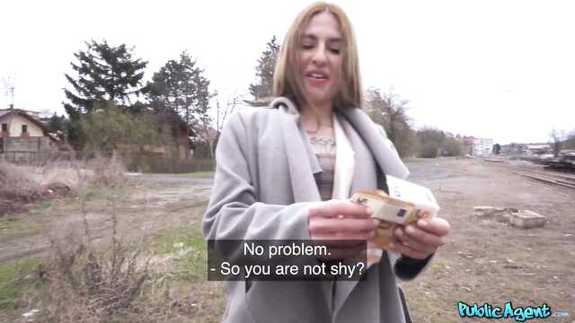 За деньги можешь трахать меня в пизду на улице