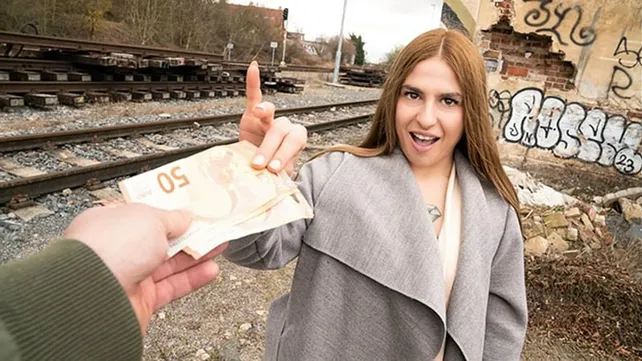 За деньги можешь трахать меня в пизду на улице