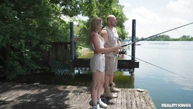 Захотелось и рыбку съесть и на хуй присесть