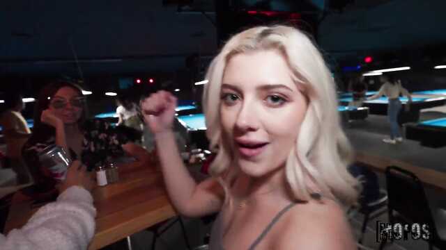 Я потекла и захотела секс прямо в шумном баре