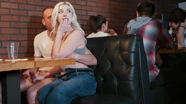 Я потекла и захотела секс прямо в шумном баре