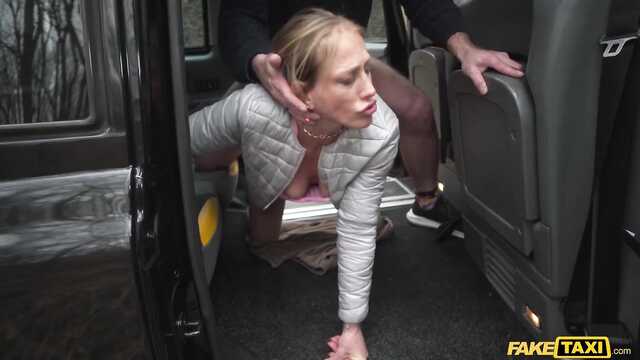 Эй водитель, можешь смело ебать меня за проезд