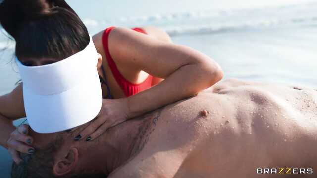 Я спасла тебе жизнь, теперь ты обязан меня выебать