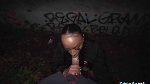 Пикаперу пришлось заплатить за секс с негритянкой