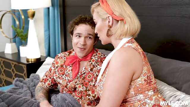 Сынок, твоя мамочка нуждается с молодом члене