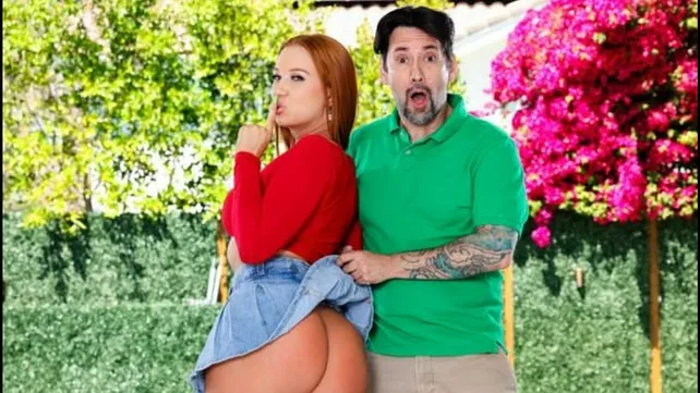 Под юбкой у соседки оказались разработанные дырки