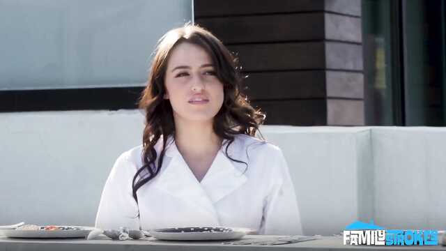 Семейный секс: отец имеет двух дочек и женушку