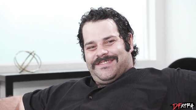 На большом члене негра жена набирается опыта