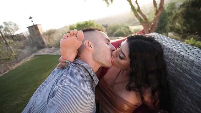 Эта смуглянка всем нам покажет настоящий класс