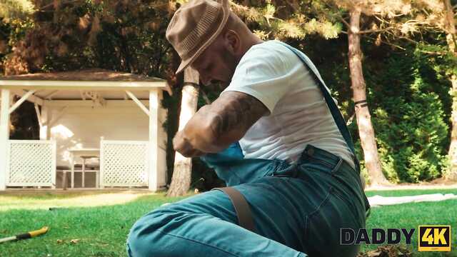 Прекрасно, что дочка подросла и её можно трахать