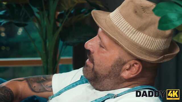 Прекрасно, что дочка подросла и её можно трахать