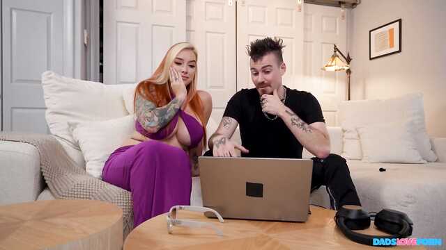 Новоявленный папочка грудастой модельки