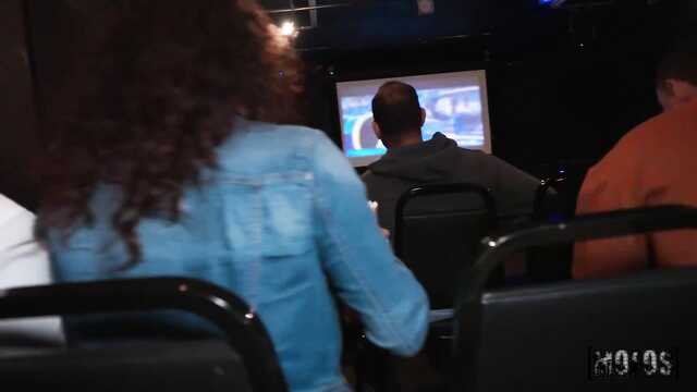 Свидание в кинотеатре с красивой латиночкой