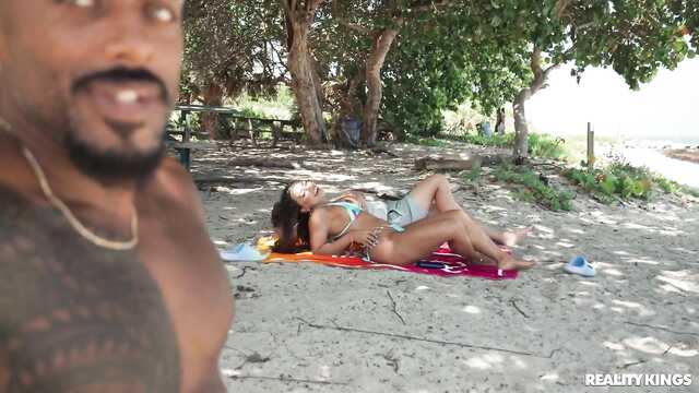 Готовность отдаться в попу незнакомому негру