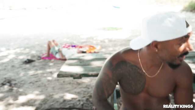 Готовность отдаться в попу незнакомому негру