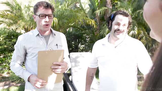 Нескромное поведение перед соседями