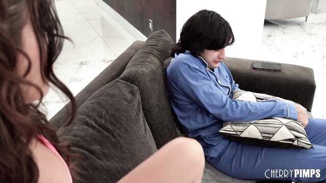 Сексуальные изыски сестры-фетишистки