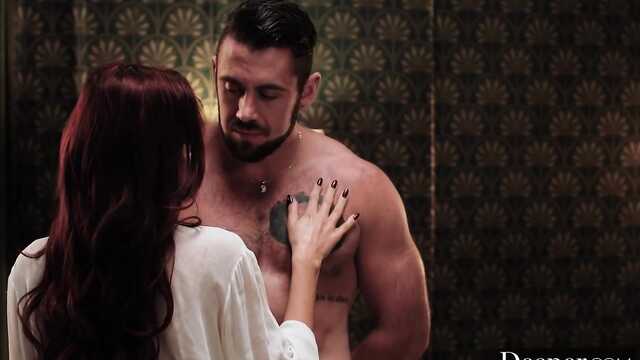 Тощая нимфоманка пробует секс с тремя мужиками