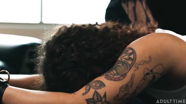 Устроил жесткие секс развлечения с двумя рабынями