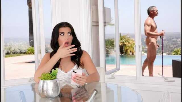 Мой сосед - нудист, который оказался клевым ебарем