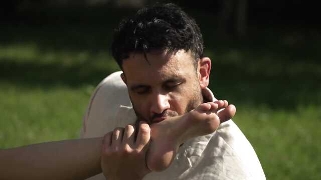 Мои родители на работе, а я трахаюсь с соседом